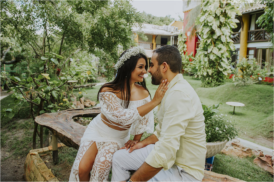 ensaio de casal em praia do forte sorrisos bela maquiagem da noiva roupas da moda pousada ferias bahia murilo mascarenhas