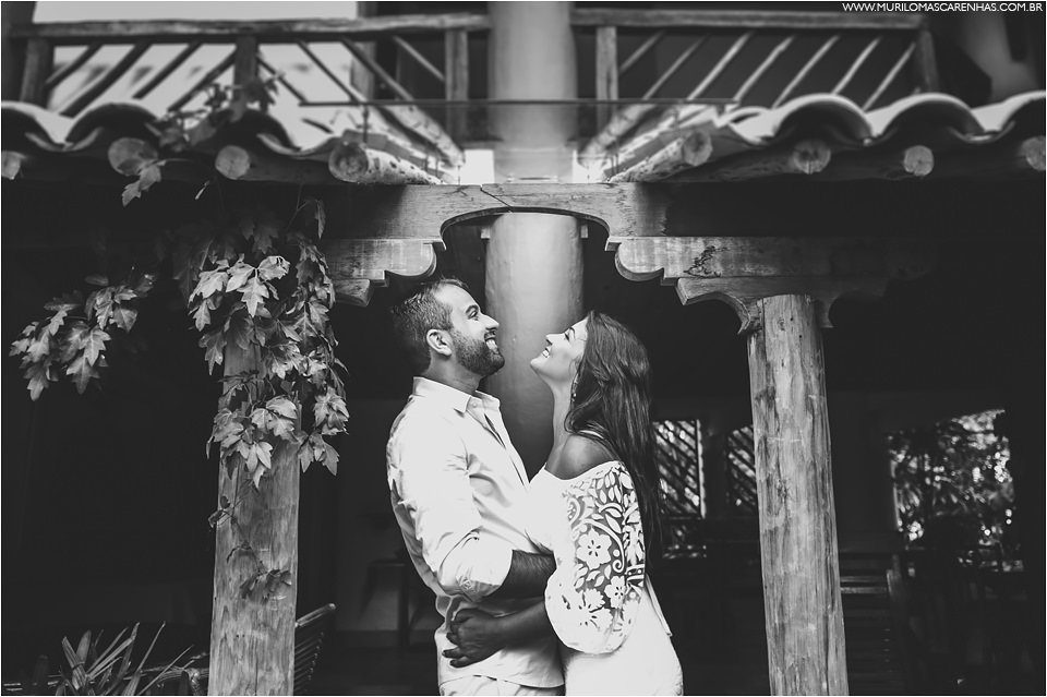 ensaio de casal em praia do forte sorrisos bela maquiagem da noiva roupas da moda pousada ferias bahia murilo mascarenhas