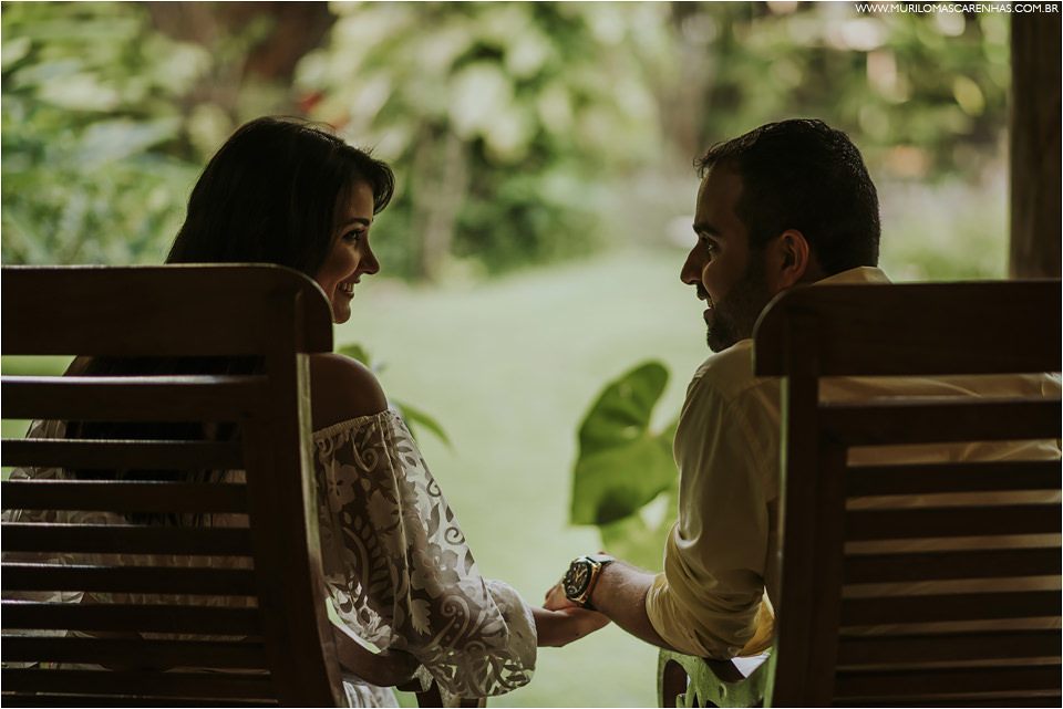 ensaio de casal em praia do forte sorrisos bela maquiagem da noiva roupas da moda pousada ferias bahia murilo mascarenhas