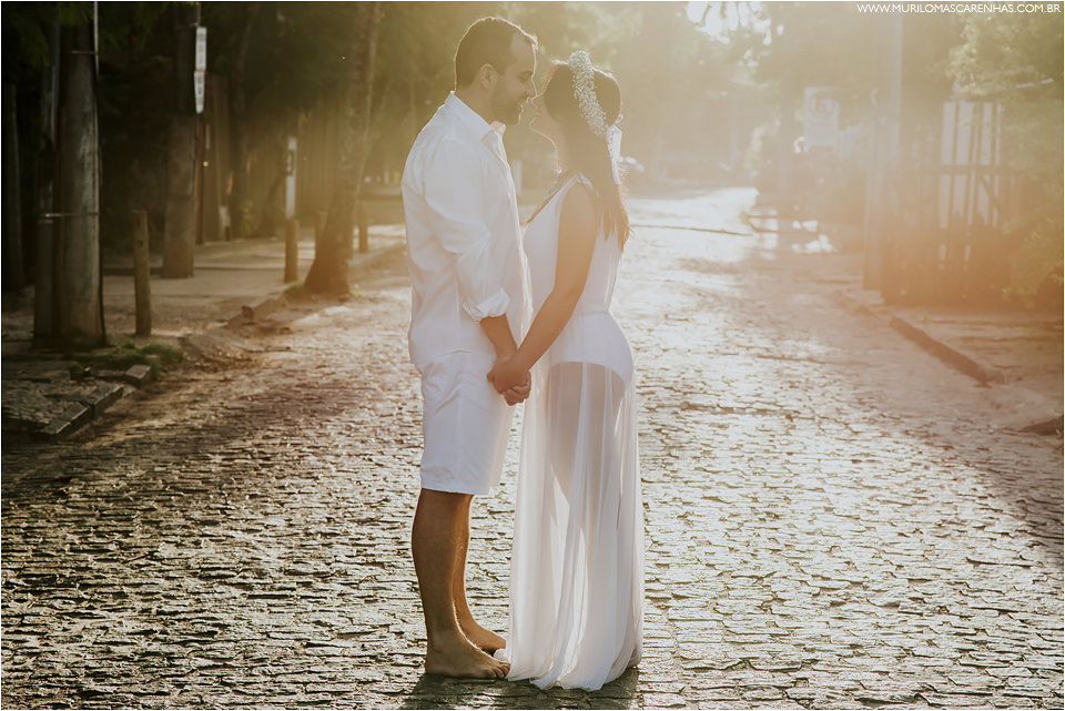 ensaio de casal em praia do forte sorrisos bela maquiagem da noiva roupas da moda pousada ferias bahia murilo mascarenhas