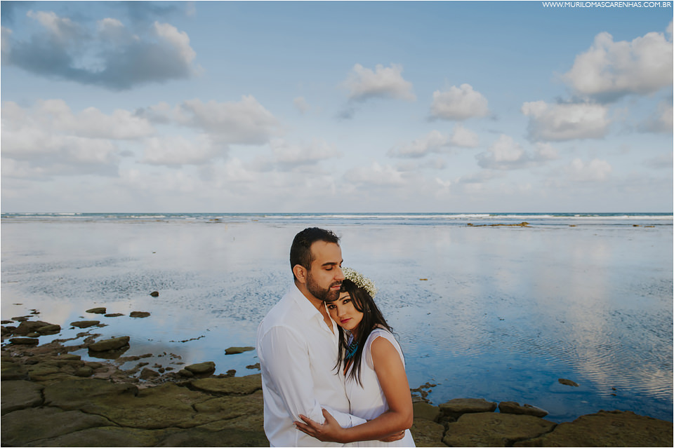 ensaio de casal em praia do forte sorrisos bela maquiagem da noiva roupas da moda pousada ferias bahia murilo mascarenhas