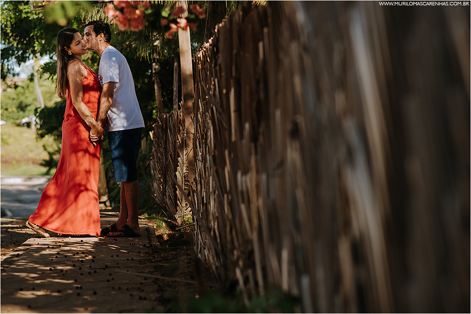 ensaio de casal em imbassai proximo a praia do forte e salvador na bahia, casal foi fotografado por murilo mascarenhas fotografo de casamento