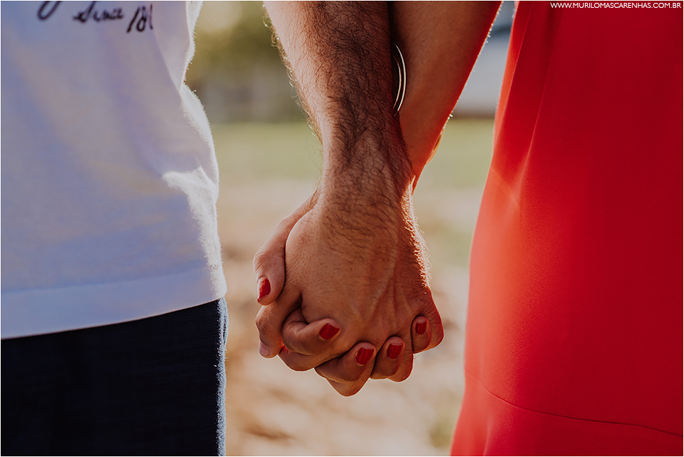 ensaio de casal em imbassai proximo a praia do forte e salvador na bahia, casal foi fotografado por murilo mascarenhas fotografo de casamento praia por do sol