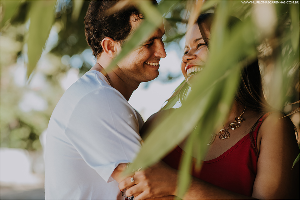 ensaio de casal em imbassai proximo a praia do forte e salvador na bahia, casal foi fotografado por murilo mascarenhas fotografo de casamento
