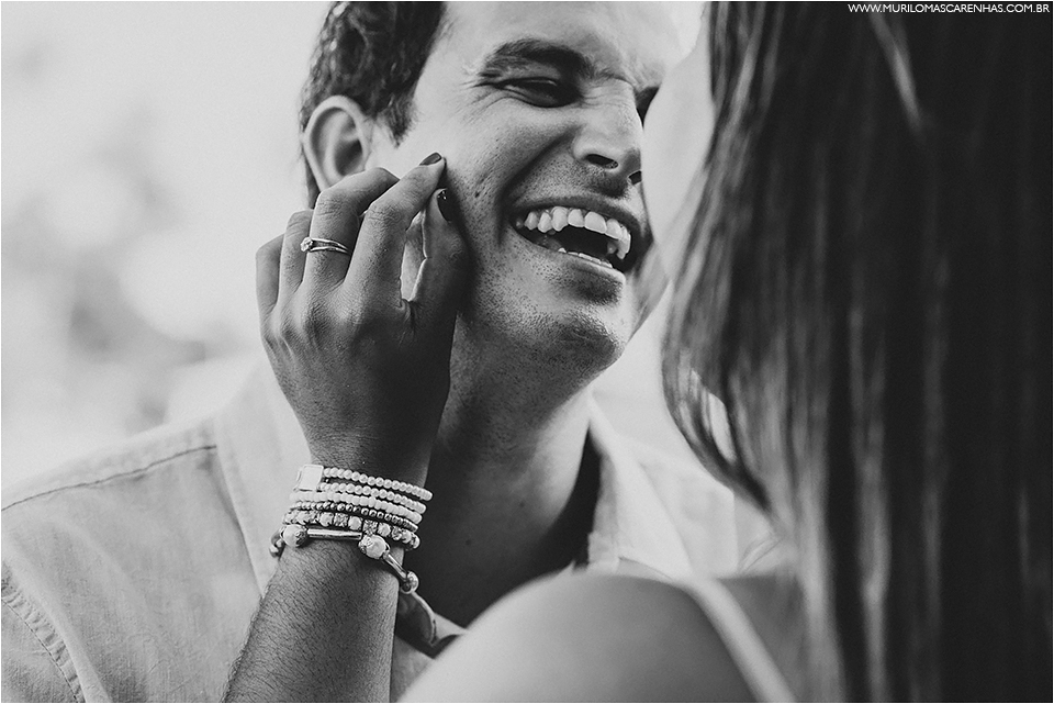ensaio de casal em imbassai proximo a praia do forte e salvador na bahia, casal foi fotografado por murilo mascarenhas fotografo de casamento praia por do sol