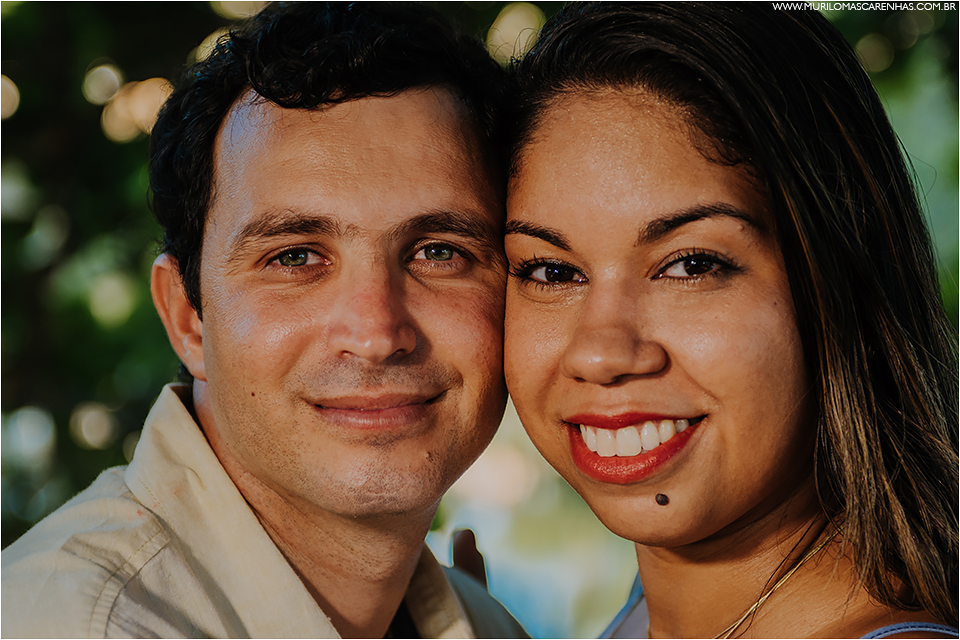 ensaio de casal em imbassai proximo a praia do forte e salvador na bahia, casal foi fotografado por murilo mascarenhas fotografo de casamento praia por do sol