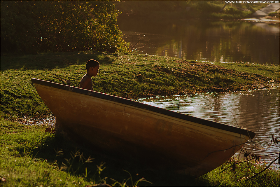 ensaio de casal em imbassai proximo a praia do forte e salvador na bahia, casal foi fotografado por murilo mascarenhas fotografo de casamento praia por do sol