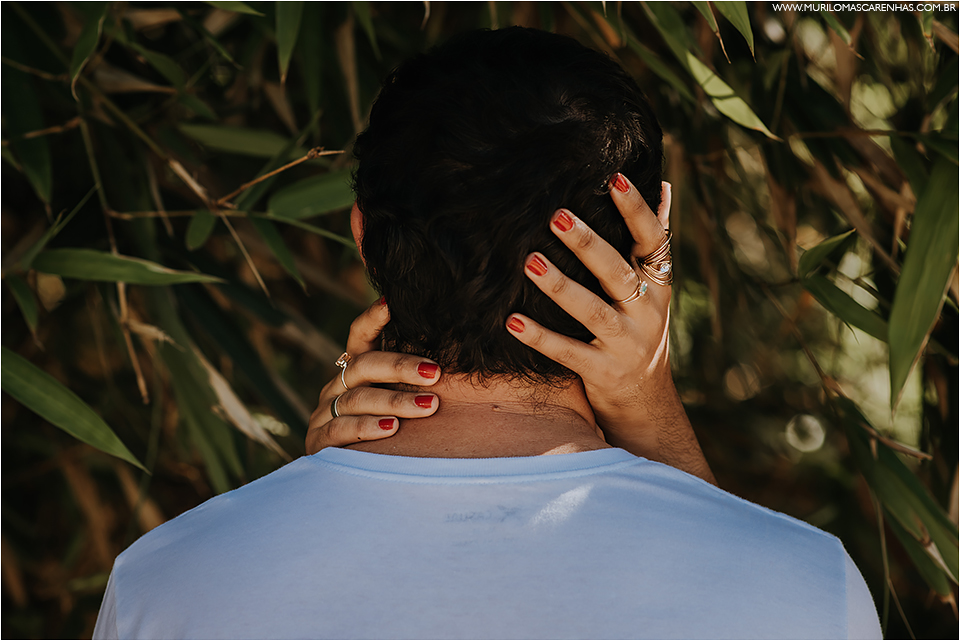 ensaio de casal em imbassai proximo a praia do forte e salvador na bahia, casal foi fotografado por murilo mascarenhas fotografo de casamento