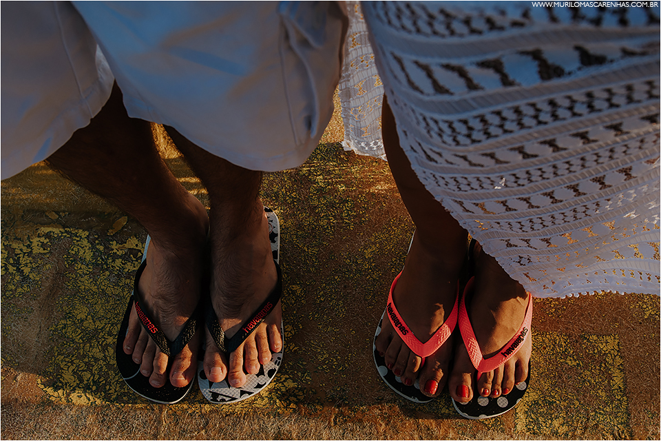 ensaio de casal em imbassai proximo a praia do forte e salvador na bahia, casal foi fotografado por murilo mascarenhas fotografo de casamento praia por do sol