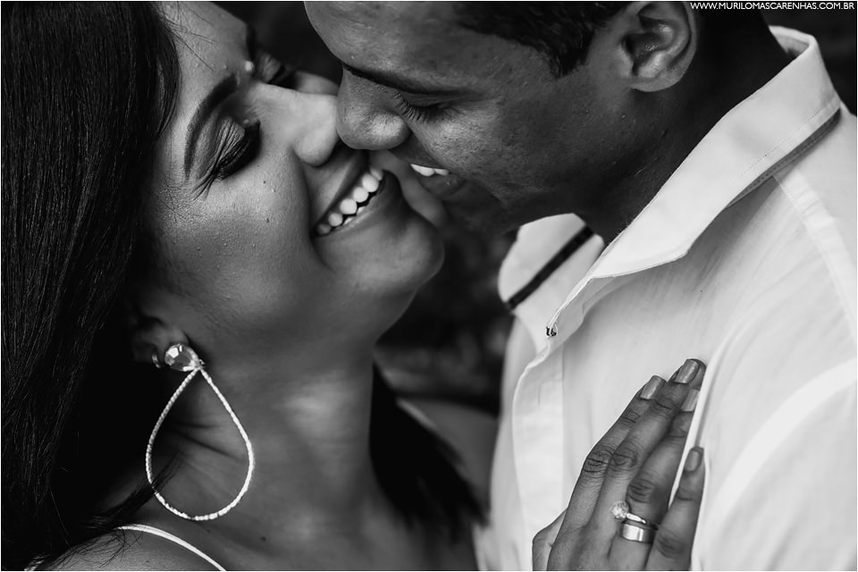 ensaio de casal na praia do forte casamento castelo garcia davila sorrisos roupa feminina alegre 