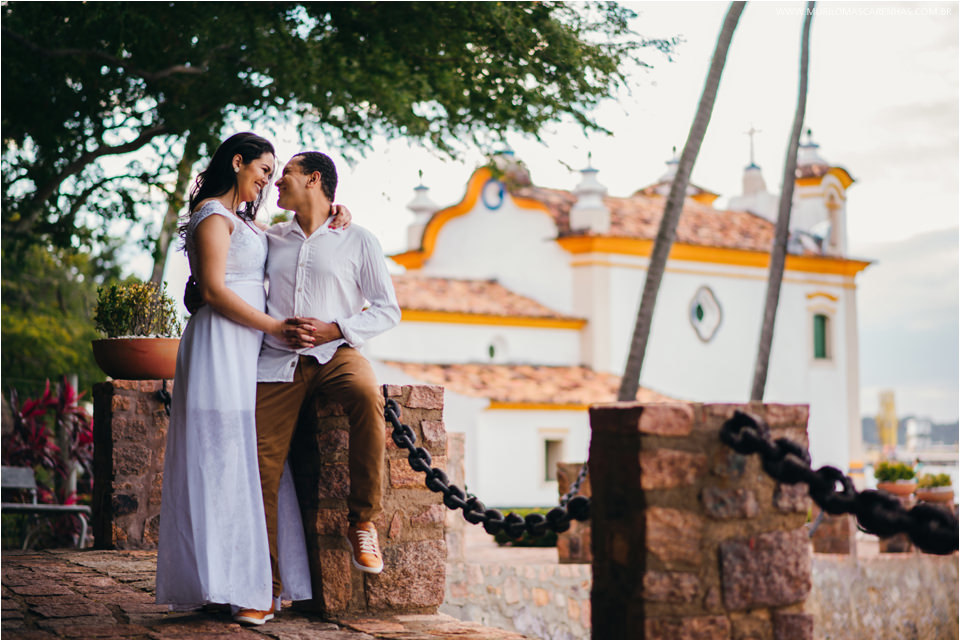 casal apaixonado passeando pela bahia, salvador, feira de santana, modelam com roupas de alta moda e desfilam para seu casamento loreto cerimonial