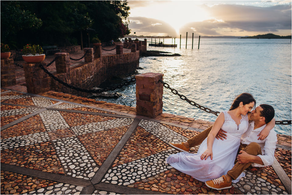 casal apaixonado passeando pela bahia, salvador, feira de santana, modelam com roupas de alta moda e desfilam para seu casamento loreto cerimonial