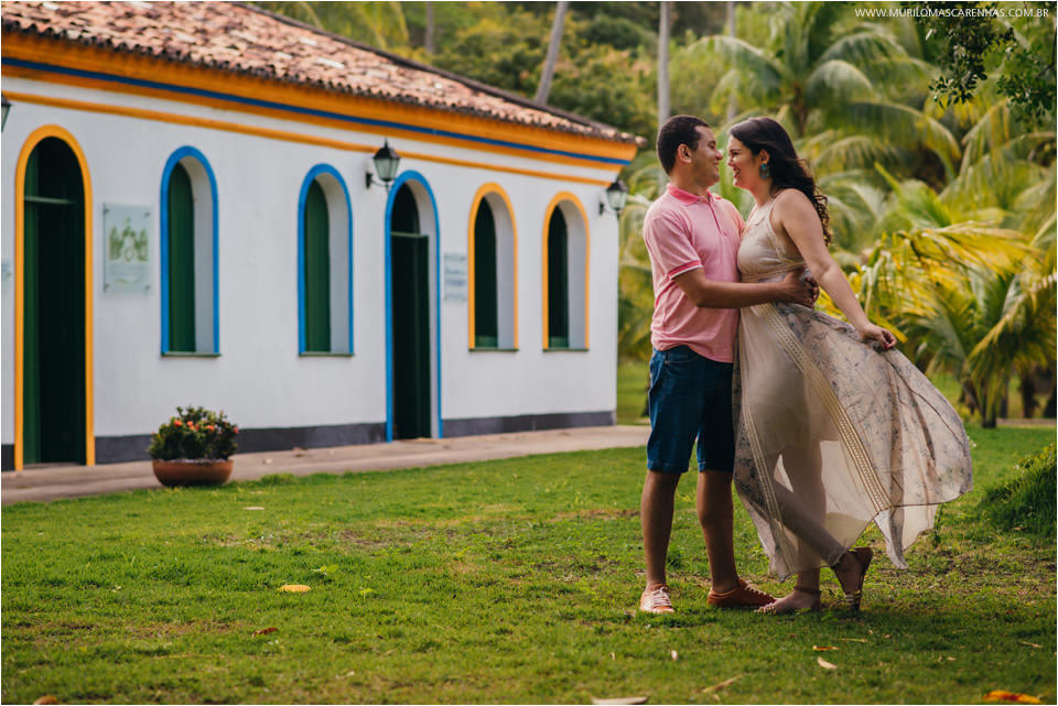 casal apaixonado passeando pela bahia, salvador, feira de santana, modelam com roupas de alta moda e desfilam para seu casamento loreto cerimonial