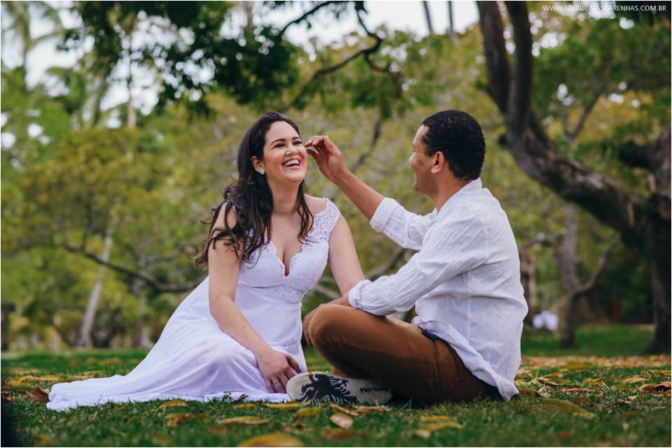 casal apaixonado passeando pela bahia, salvador, feira de santana, modelam com roupas de alta moda e desfilam para seu casamento loreto cerimonial