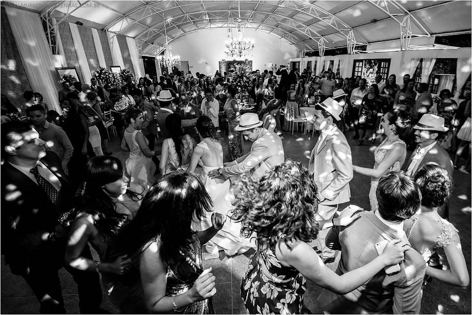 Casamento de Ohana e Thiago no sítio Campestre em Feira de Santana, Bahia. Casamento de dia, ao ar livre, com por do sol.