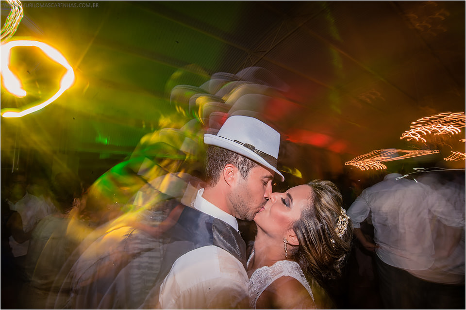 Casamento de Ohana e Thiago no sítio Campestre em Feira de Santana, Bahia. Casamento de dia, ao ar livre, com por do sol.