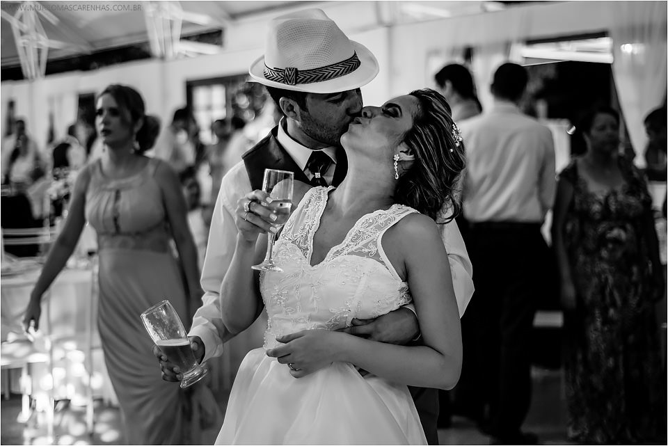Casamento de Ohana e Thiago no sítio Campestre em Feira de Santana, Bahia. Casamento de dia, ao ar livre, com por do sol.