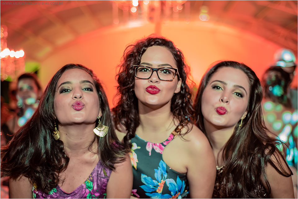 Casamento de Ohana e Thiago no sítio Campestre em Feira de Santana, Bahia. Casamento de dia, ao ar livre, com por do sol.