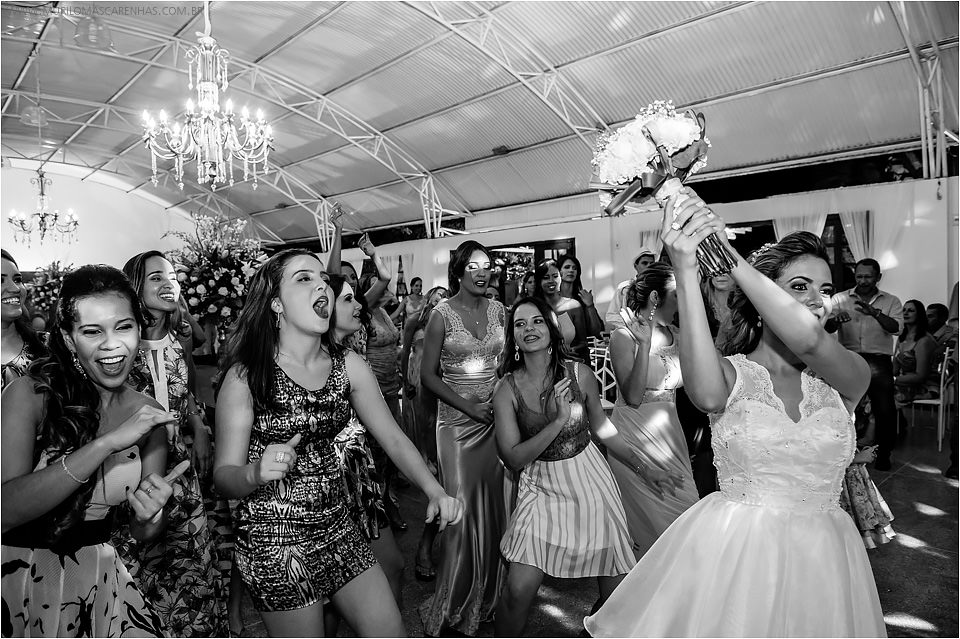 Casamento de Ohana e Thiago no sítio Campestre em Feira de Santana, Bahia. Casamento de dia, ao ar livre, com por do sol.