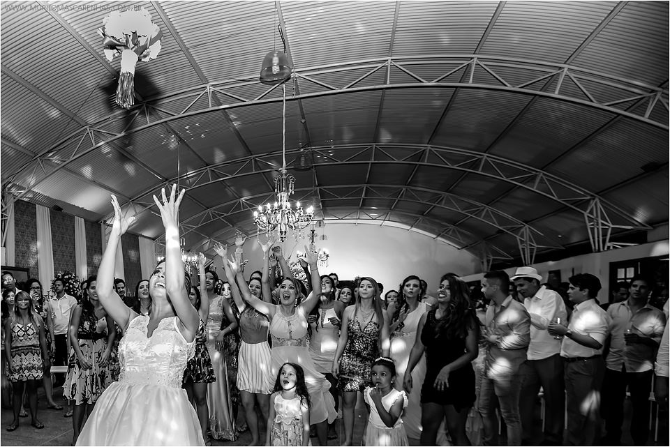 Casamento de Ohana e Thiago no sítio Campestre em Feira de Santana, Bahia. Casamento de dia, ao ar livre, com por do sol.