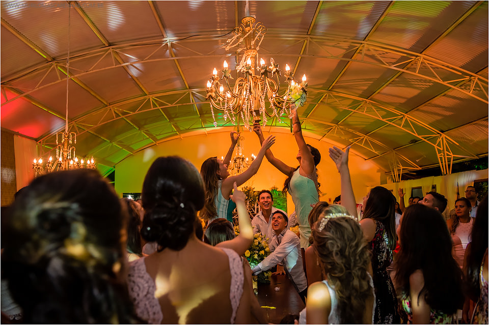 Casamento de Ohana e Thiago no sítio Campestre em Feira de Santana, Bahia. Casamento de dia, ao ar livre, com por do sol.