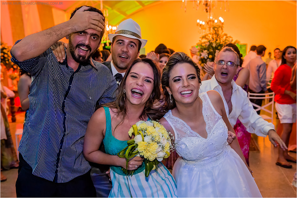 Casamento de Ohana e Thiago no sítio Campestre em Feira de Santana, Bahia. Casamento de dia, ao ar livre, com por do sol.