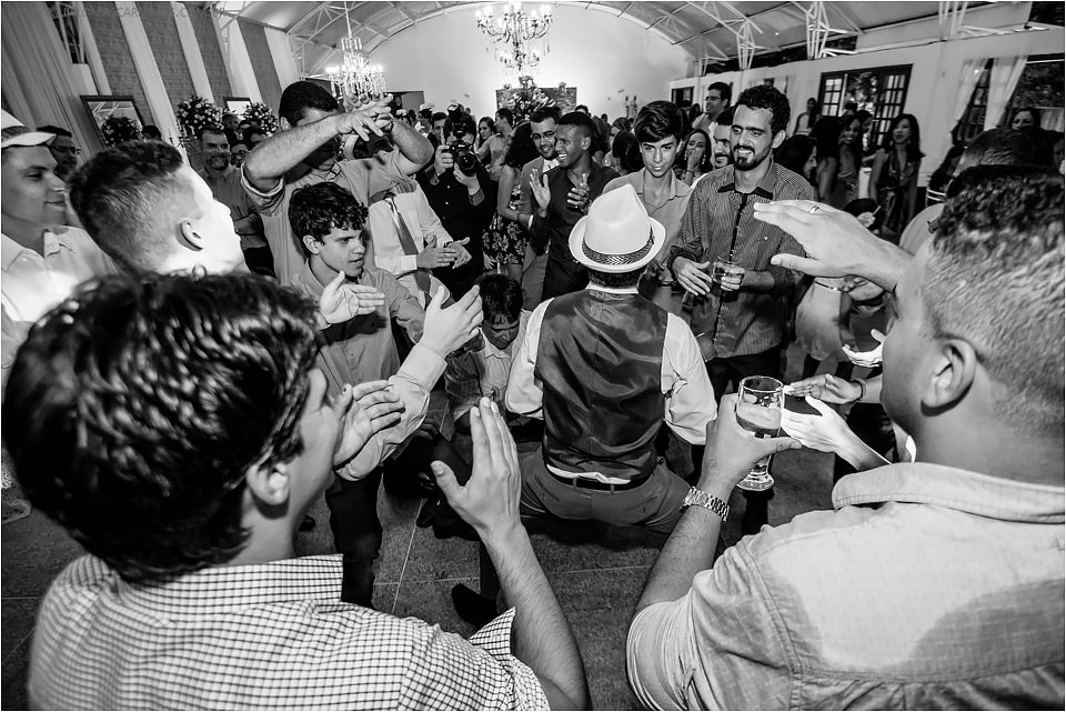Casamento de Ohana e Thiago no sítio Campestre em Feira de Santana, Bahia. Casamento de dia, ao ar livre, com por do sol.