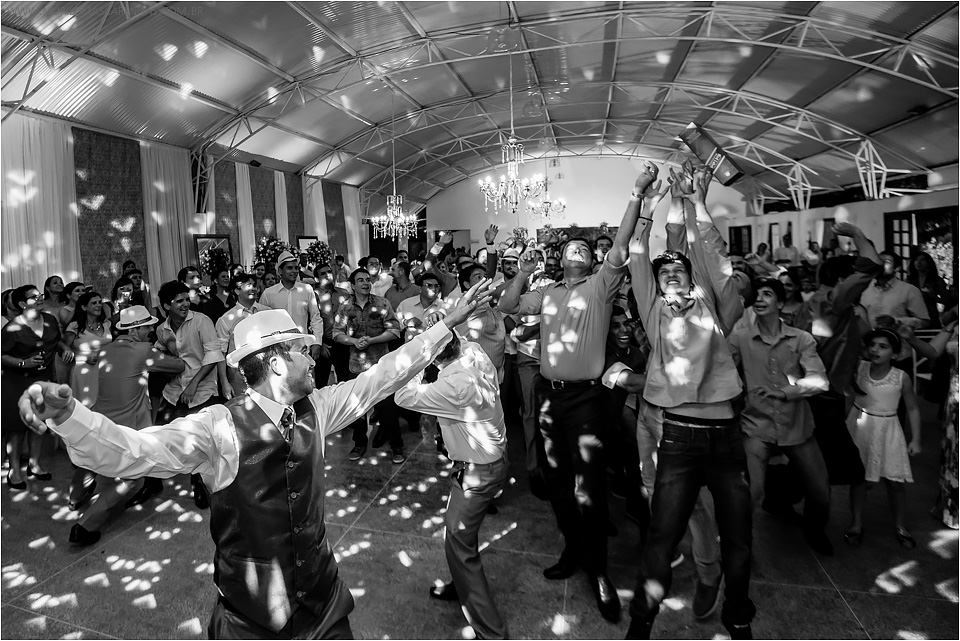 Casamento de Ohana e Thiago no sítio Campestre em Feira de Santana, Bahia. Casamento de dia, ao ar livre, com por do sol.