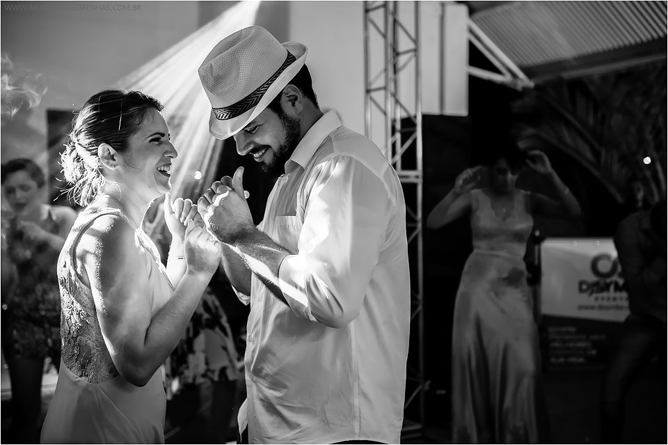 Casamento de Ohana e Thiago no sítio Campestre em Feira de Santana, Bahia. Casamento de dia, ao ar livre, com por do sol.