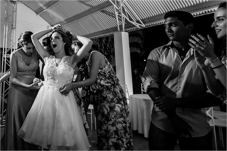 Casamento de Ohana e Thiago no sítio Campestre em Feira de Santana, Bahia. Casamento de dia, ao ar livre, com por do sol.