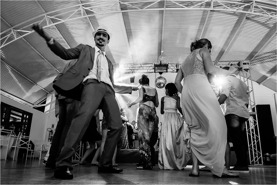 Casamento de Ohana e Thiago no sítio Campestre em Feira de Santana, Bahia. Casamento de dia, ao ar livre, com por do sol.