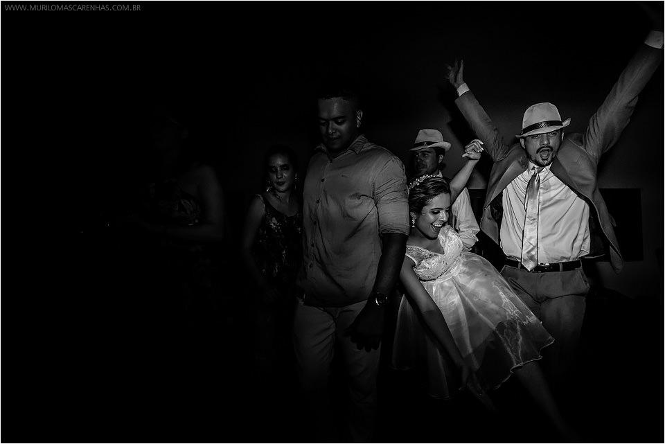 Casamento de Ohana e Thiago no sítio Campestre em Feira de Santana, Bahia. Casamento de dia, ao ar livre, com por do sol.