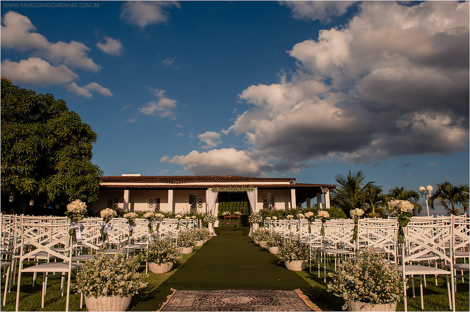 Casamento de Ohana e Thiago no sítio Campestre em Feira de Santana, Bahia. Casamento de dia, ao ar livre, com por do sol.