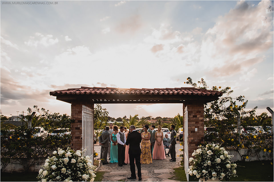 Casamento de Ohana e Thiago no sítio Campestre em Feira de Santana, Bahia. Casamento de dia, ao ar livre, com por do sol.
