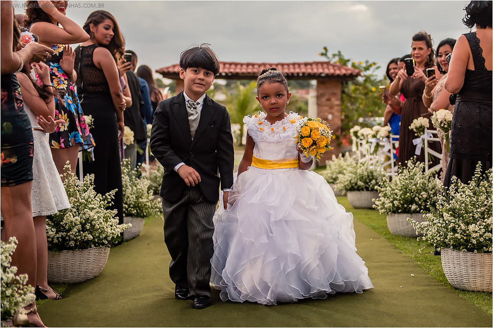 Casamento de Ohana e Thiago no sítio Campestre em Feira de Santana, Bahia. Casamento de dia, ao ar livre, com por do sol.