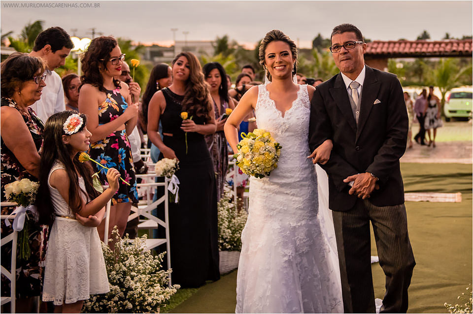 Casamento de Ohana e Thiago no sítio Campestre em Feira de Santana, Bahia. Casamento de dia, ao ar livre, com por do sol.