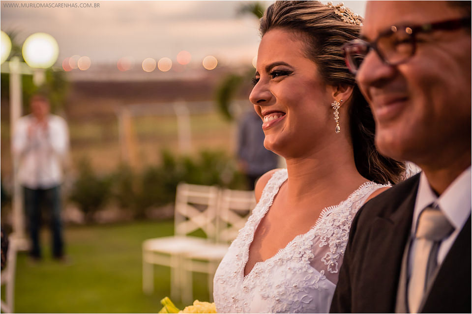 Casamento de Ohana e Thiago no sítio Campestre em Feira de Santana, Bahia. Casamento de dia, ao ar livre, com por do sol.