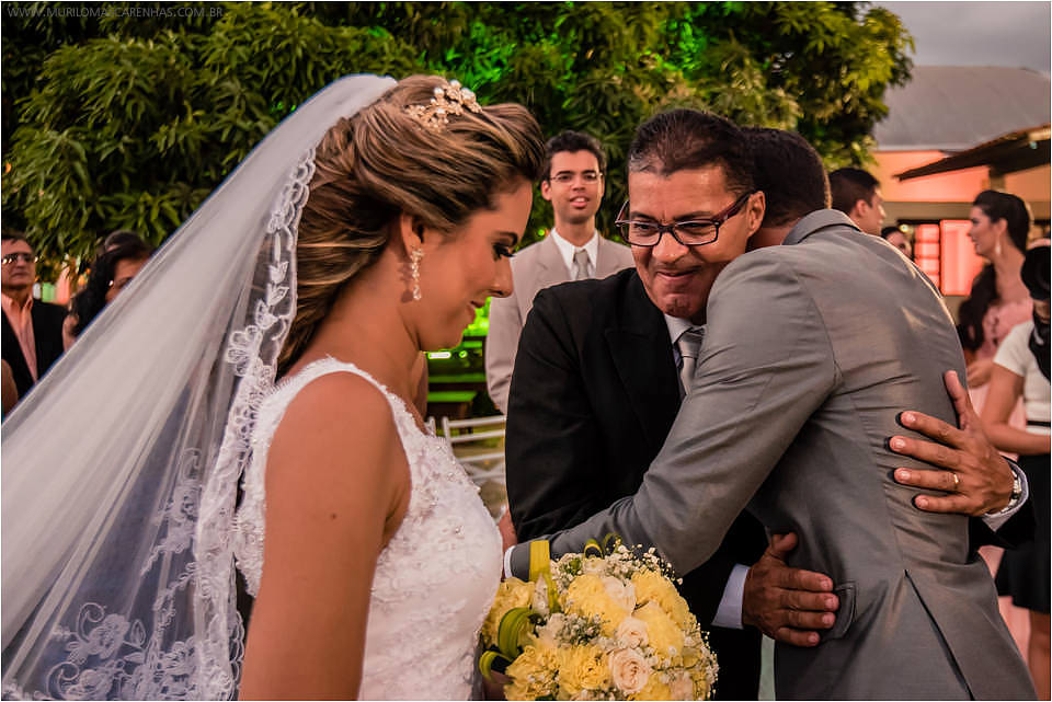 Casamento de Ohana e Thiago no sítio Campestre em Feira de Santana, Bahia. Casamento de dia, ao ar livre, com por do sol.
