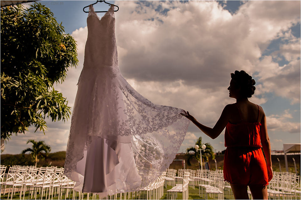 Casamento de Ohana e Thiago no sítio Campestre em Feira de Santana, Bahia. Casamento de dia, ao ar livre, com por do sol.
