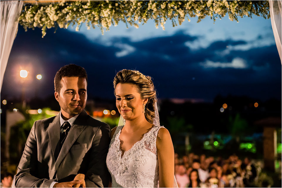 Casamento de Ohana e Thiago no sítio Campestre em Feira de Santana, Bahia. Casamento de dia, ao ar livre, com por do sol.