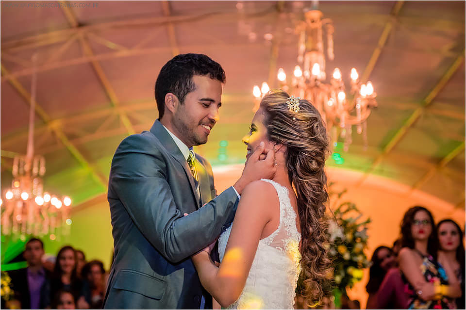 Casamento de Ohana e Thiago no sítio Campestre em Feira de Santana, Bahia. Casamento de dia, ao ar livre, com por do sol.