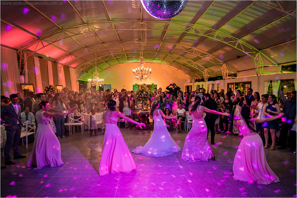 Casamento de Ohana e Thiago no sítio Campestre em Feira de Santana, Bahia. Casamento de dia, ao ar livre, com por do sol.