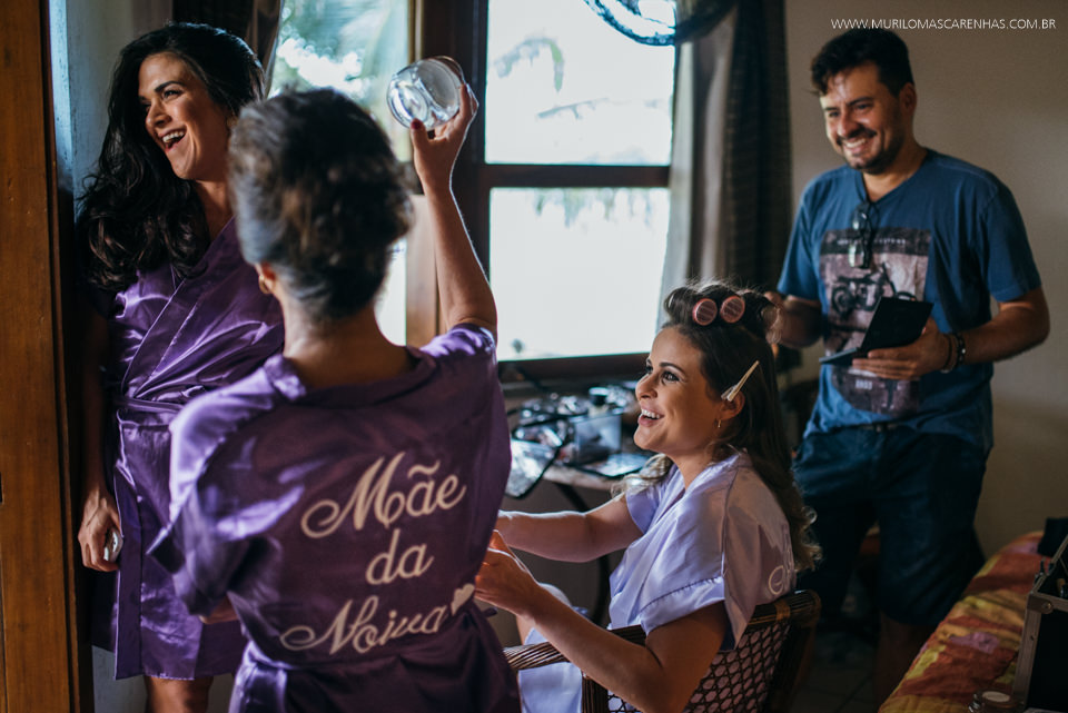 fotografia casamento decoração santo amaro salvador bahia baiano murilo mascarenhas flores praia noiva enseada do caeiro feira de santana aracaju makinf of amigas sorrindo
