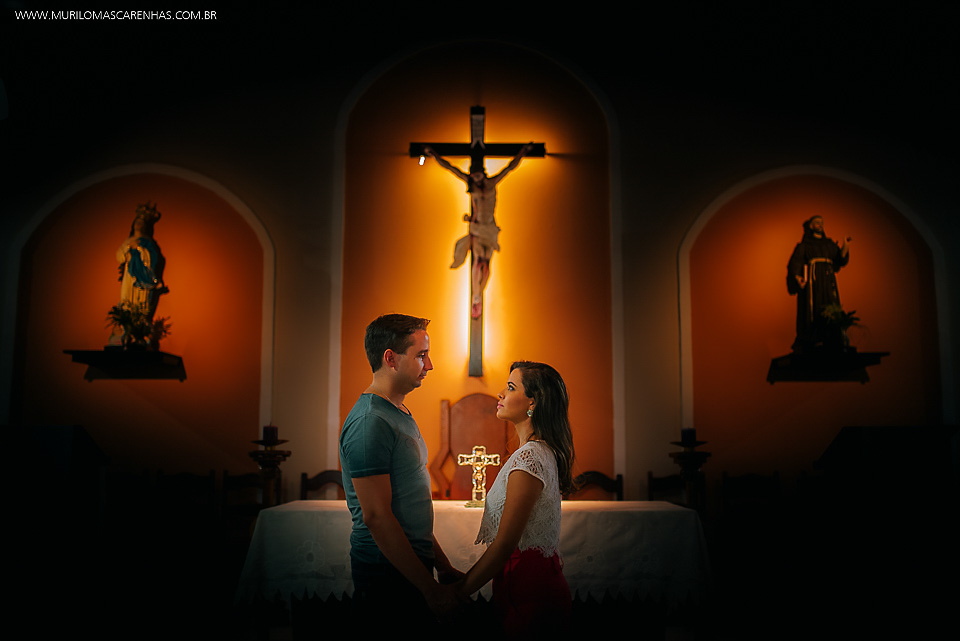 casal felizes apaixonados fernanda e rodrigo murilo mascarenhas fotografo ensaio pré casamento guarajuba praia do forte bahia feira de santana fé religião