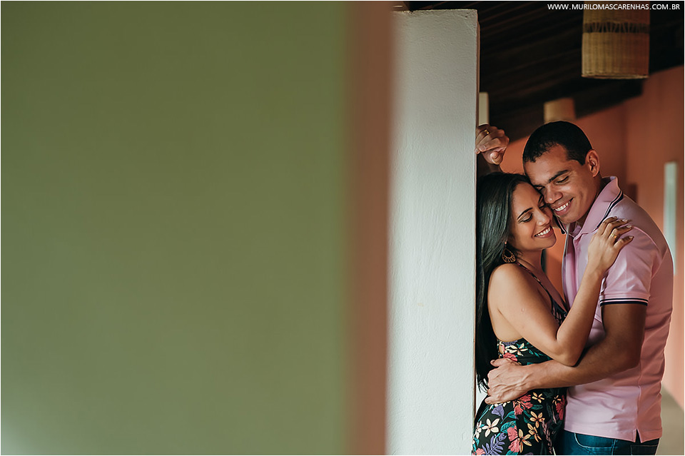 Ensaio de casamento, casal de noivos na Praia do Forte, próximo à Salvador, Bahia. Fotografado por Murilo Mascarenhas.