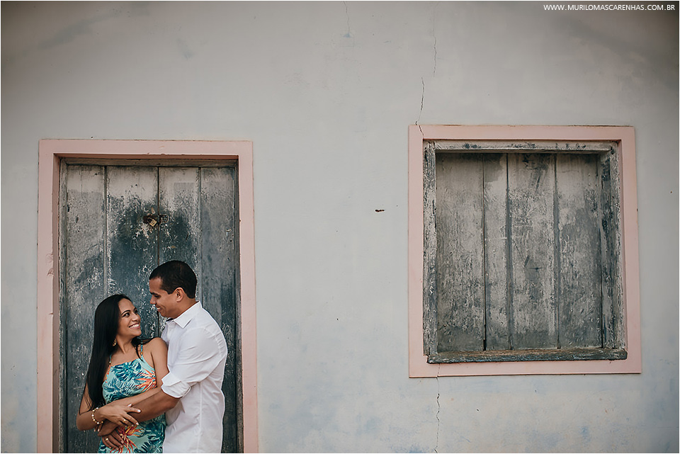 Ensaio de casamento, casal de noivos na Praia do Forte, próximo à Salvador, Bahia. Fotografado por Murilo Mascarenhas.