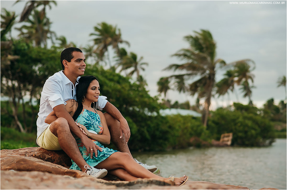 Ensaio de casamento, casal de noivos na Praia do Forte, próximo à Salvador, Bahia. Fotografado por Murilo Mascarenhas.