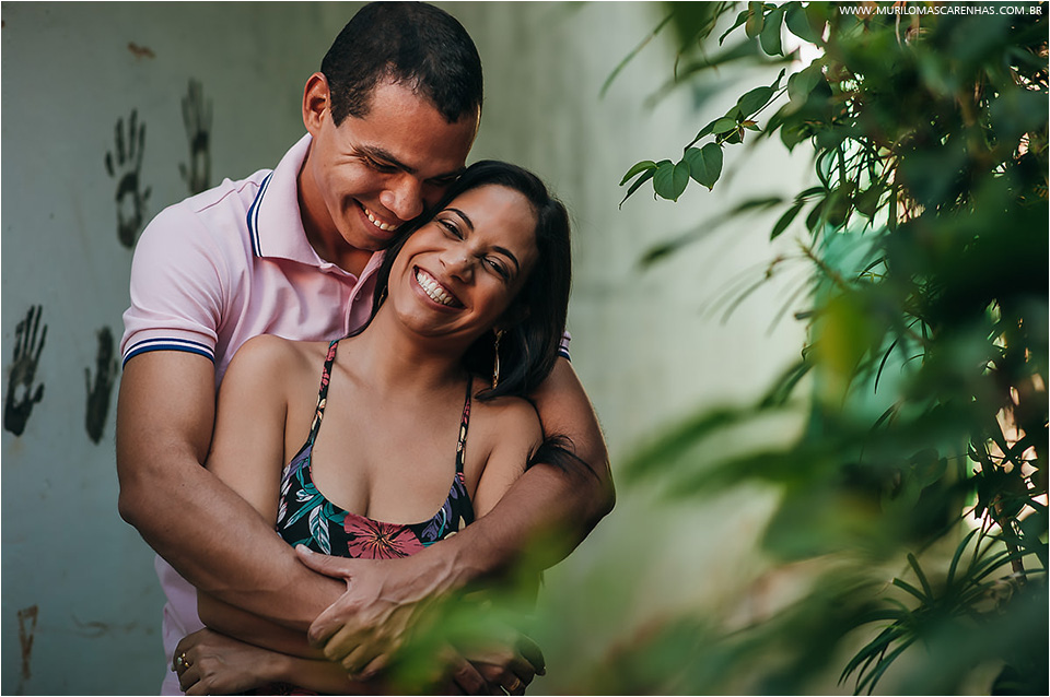 Ensaio de casamento, casal de noivos na Praia do Forte, próximo à Salvador, Bahia. Fotografado por Murilo Mascarenhas.