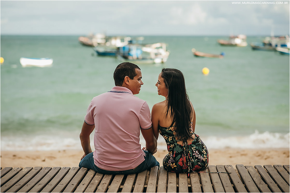 Ensaio de casamento, casal de noivos na Praia do Forte, próximo à Salvador, Bahia. Fotografado por Murilo Mascarenhas.