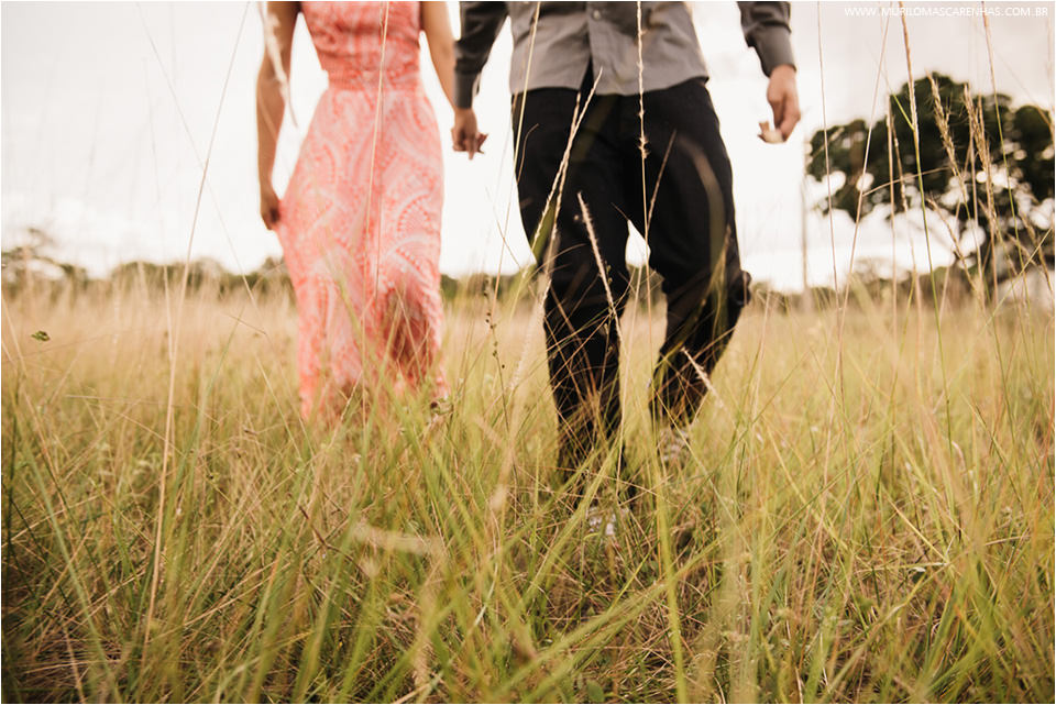 ensaio divertido casal de noivos em Feira de Santana, banca de revistas, rodoviária, biblioteca, UEFS (universidade), fotografado por Murilo Mascarenhas